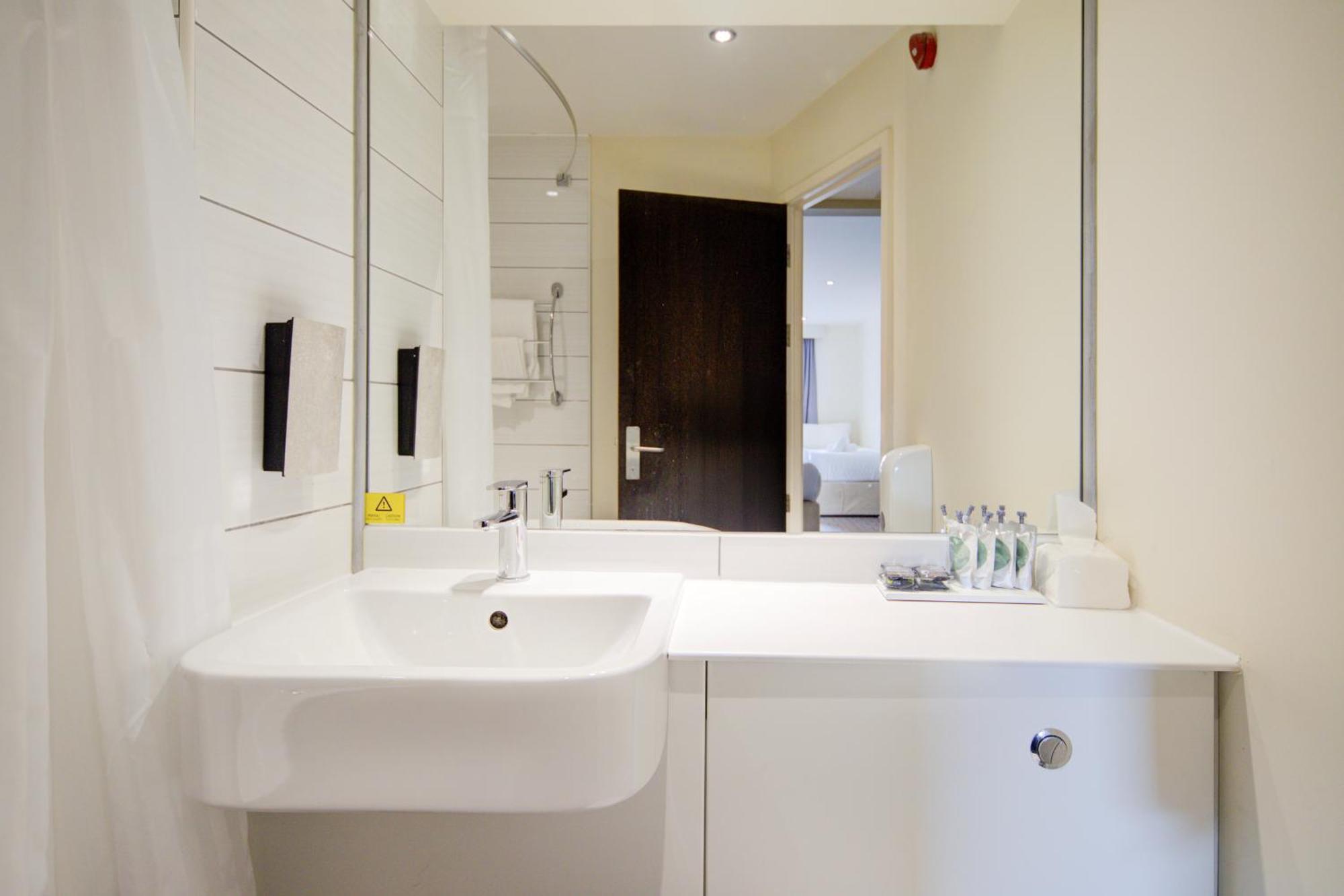 Belvilla Newport City Centre Hotel - Lifestyle Kültér fotó
